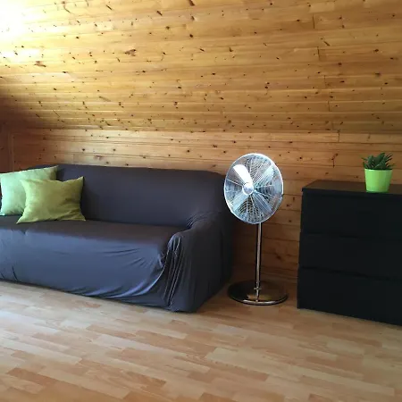 アパート Nefelejcs